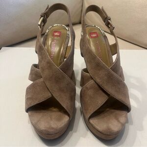 Brand new Elaine Turner Tan Suede Platform Crisscross sandals size 7.5